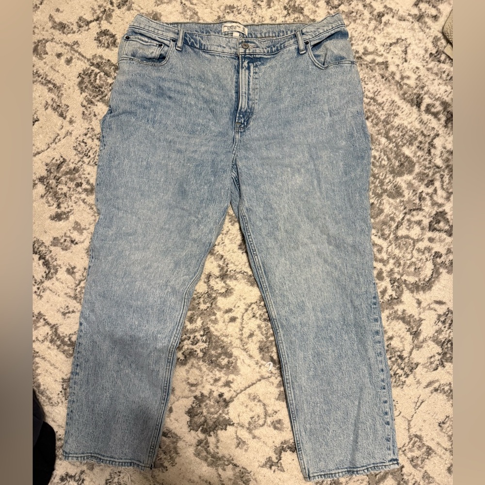 Abercrombie 90s high rise straight leg jeans.